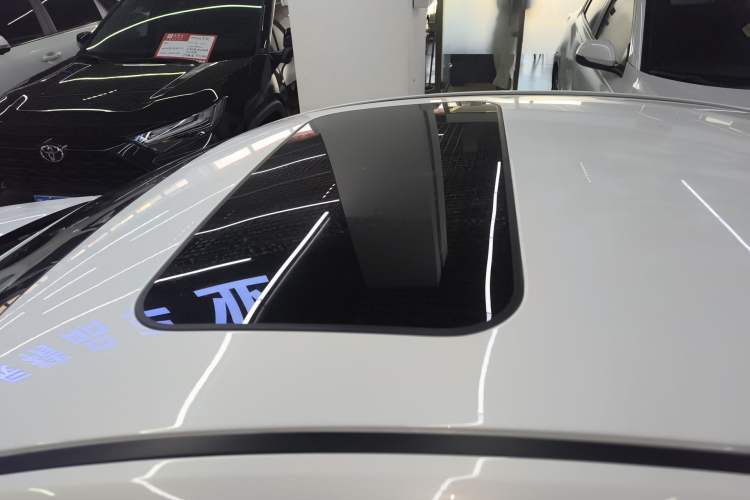 Used Mazda 3 Axela 2020 1.5L Automatic Luxury Version Roof