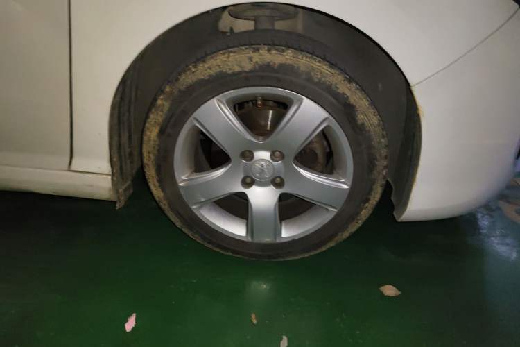 Used Peugeot 308 2014 Enjoy Edition Classic 1.6L Automatic Premium Model Right Front Wheel Hub