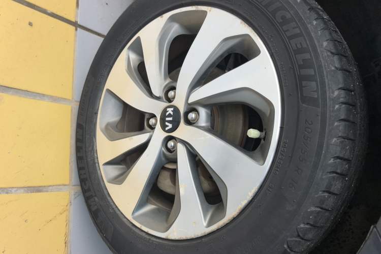 Used Kia KX Cross 2017 1.4L MT GLS
