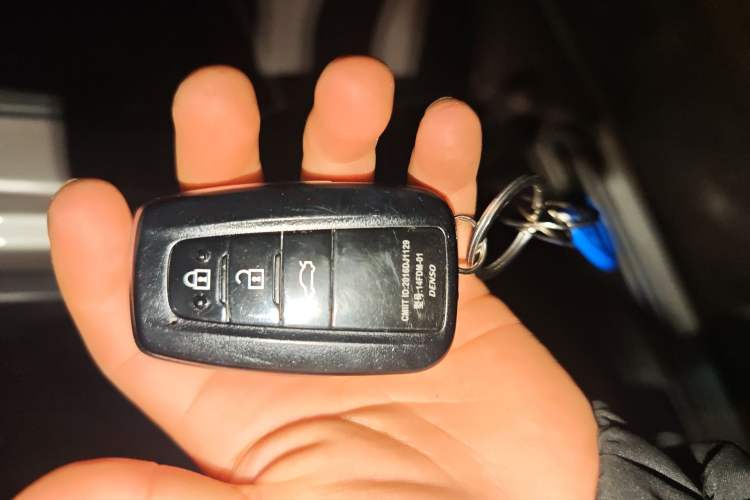 Used Toyota Camry 2019 Dual-Engine 2.5 HG Luxury Edition China VI Standard Vehicle Key