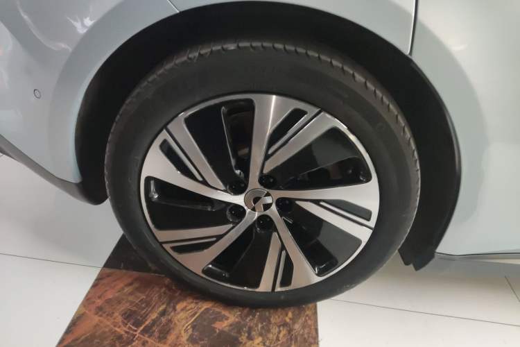 Used Nio ET5 2022 75 kWh Right Rear Wheel Hub