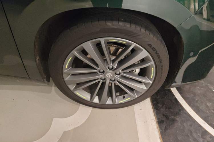 Used Leapmotor C16 2026 All-Electric 630 LiDAR Zhizun Edition 6 Seats Right Front Wheel Hub