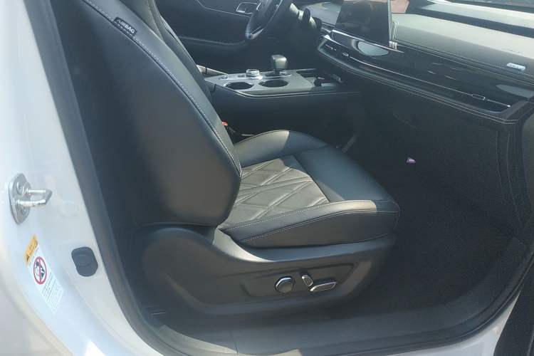 Used CHANGAN UNI-K 2024 2.0T Two-Wheel Drive Global Edition
