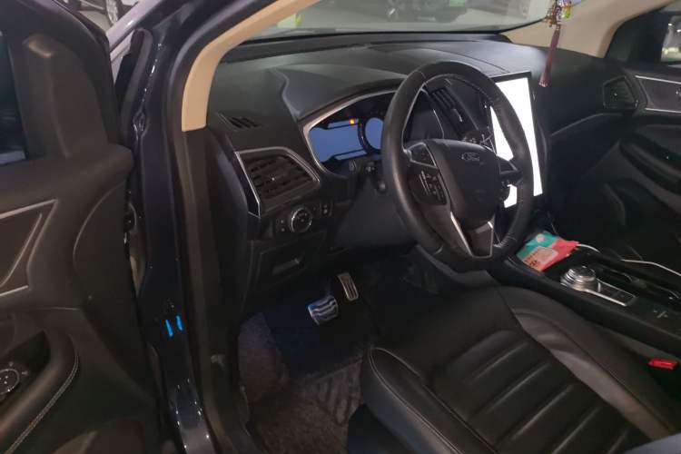 Used Ford Edge 2020 EcoBoost 245 Two-Wheel Drive Titanium 7-Seater Driver Seat