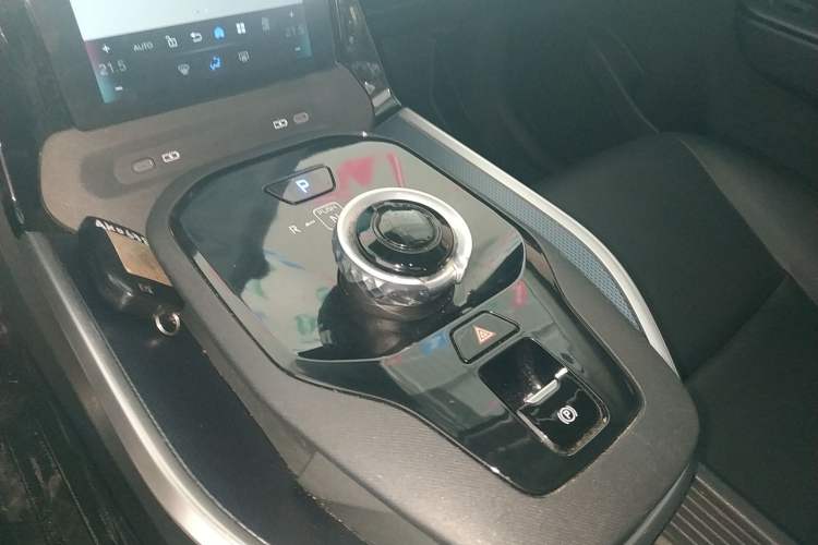 Used Toyota bZ3 2023 517 km Elite PRO Gear Lever