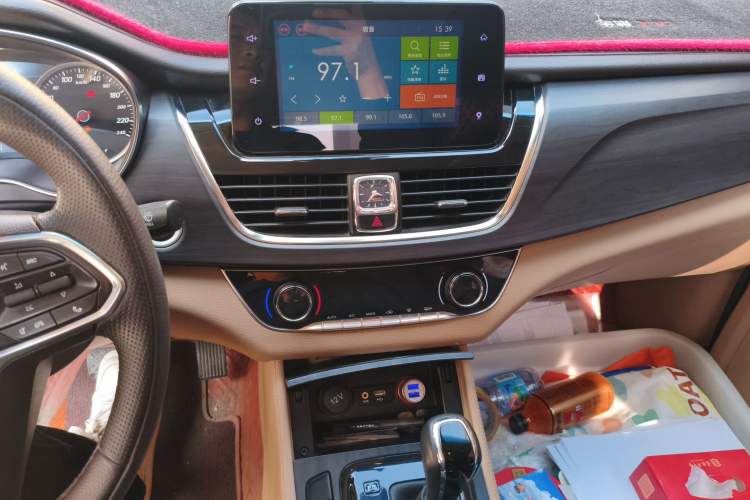 Used Baojun 730 2017 1.8L iAMT Prestige Version 7 Seats Audio And AC Panel