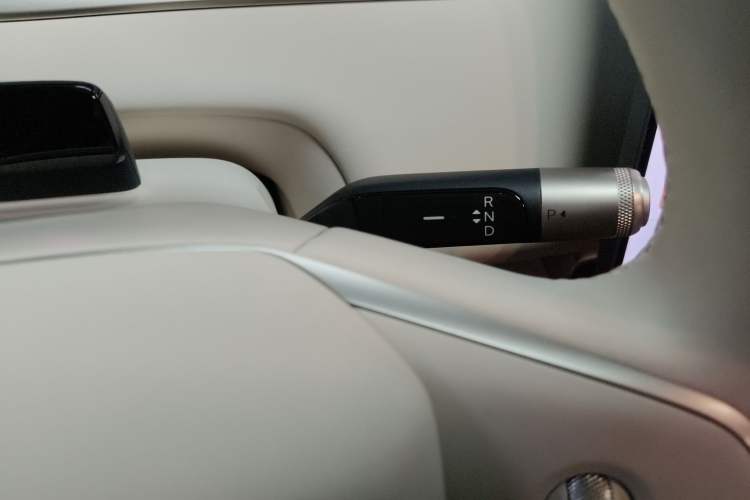 Used ONVO Luxeed L90 2025 Model—Max Six-Seater Version