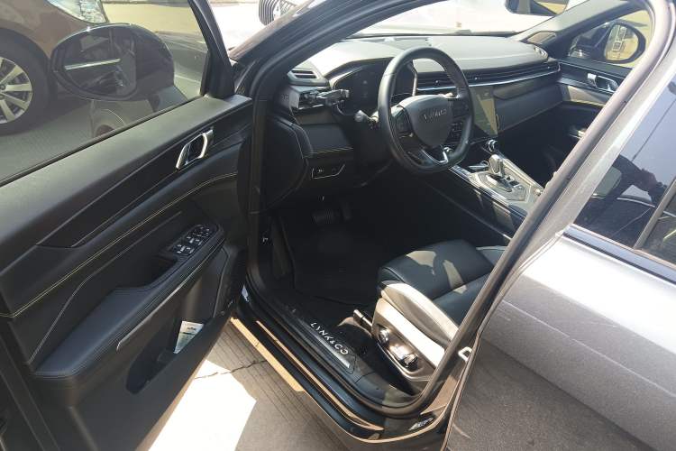 Used Lynk & Co 05 2023 2.0TD Two-Wheel Drive Shine Halo