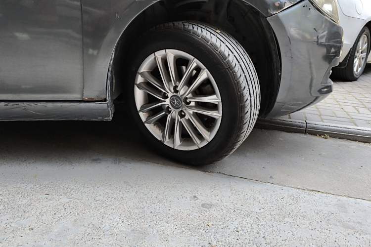 Used JAC Group Heyue 2012 1.5L Manual 50th Anniversary Limited Edition Right Front Wheel Hub