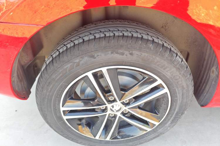 Used Skoda Rapid Spaceback 2014 1.6L Automatic Enjoyment Edition Right Rear Wheel Hub