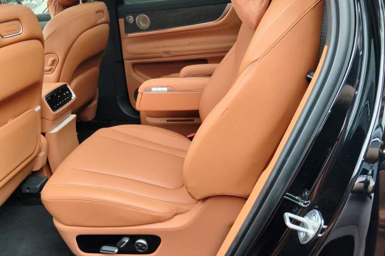 Used Hima AITO M9 2024 All-Electric Ultra Version 100 kWh 6-Seater Model Left Rear Seat