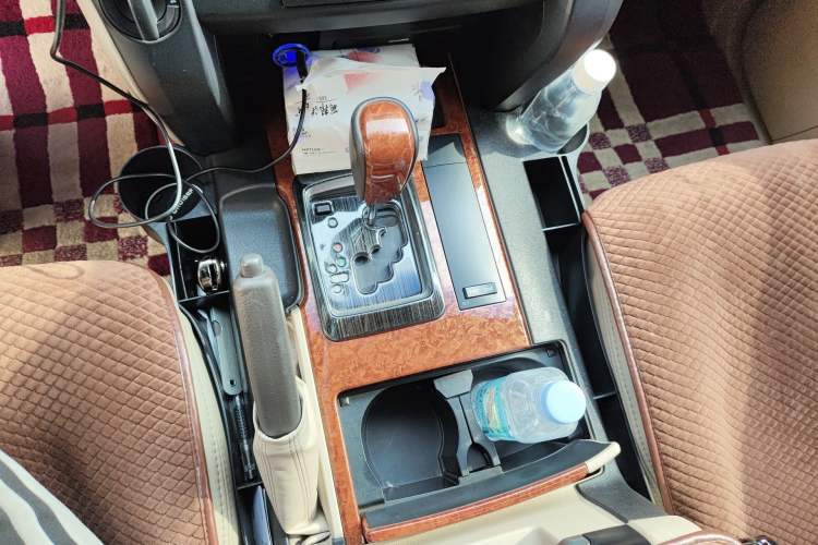 Used Toyota Land Cruiser 2015 4.0L V6 Middle East Limited Edition Gear Lever