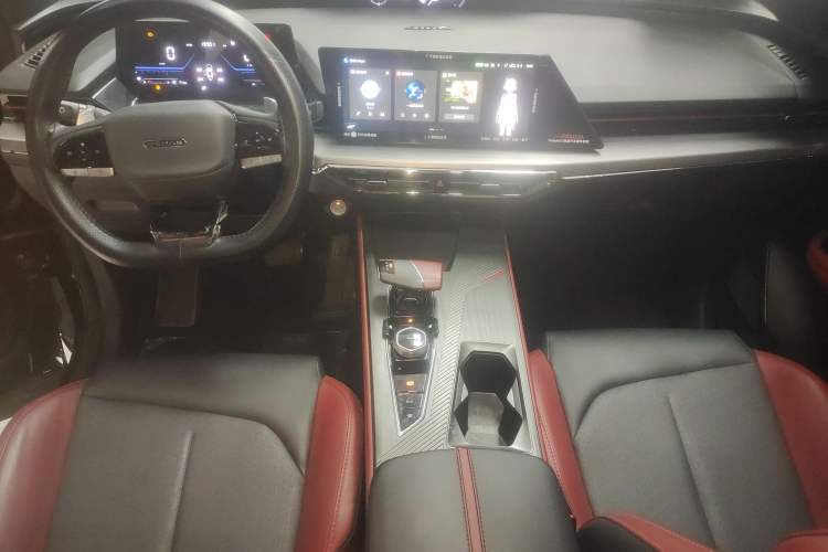 Used CHANGAN OSHAN Z6 2023 Blue Whale 1.5T DCT Smart Luxury Model