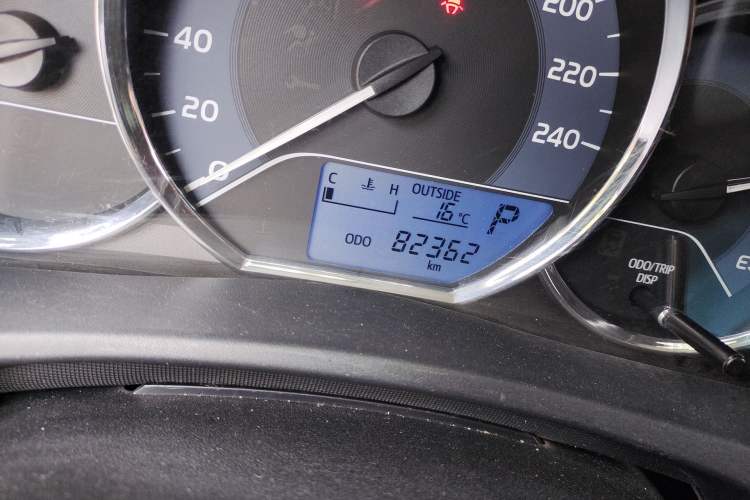 Used Toyota Corolla 2017 Revised Version 1.2T S-CVT GL Odometer Close Up