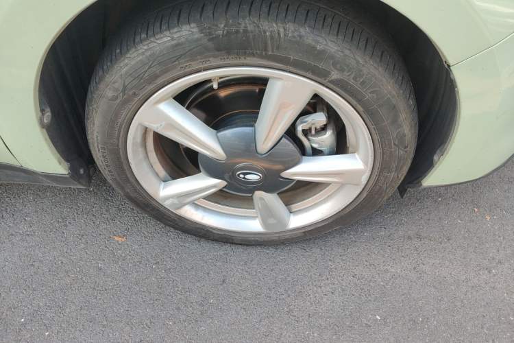 Used ORA Good Cat 2023 401 km Standard Range Luxury Version Lithium Iron Phosphate Right Front Wheel Hub