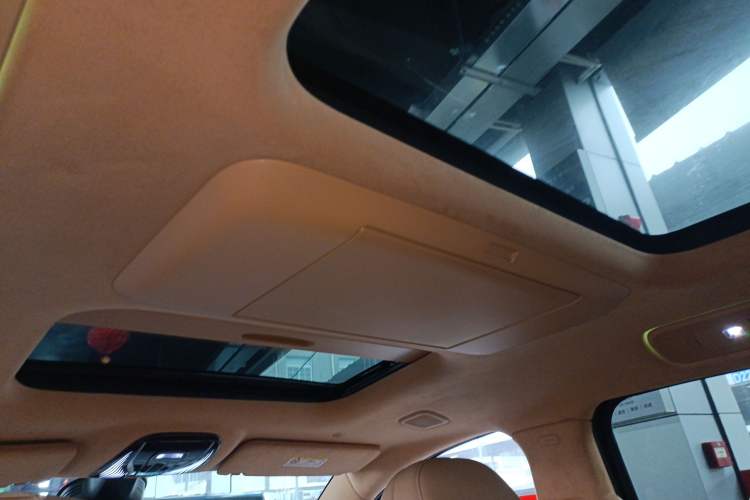 Used VOYAH Dream 2025 PHEV Four-Wheel-Drive Flagship Kunpeng Edition
