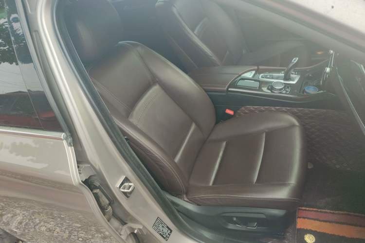 Used BMW 5 Series 2017 525Li Luxury Design Package Right Front Seat