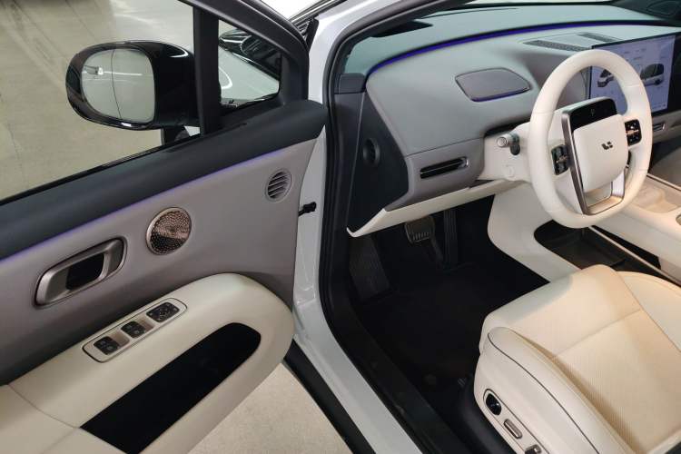 Used Li Auto i6 2025 Model Two-Wheel-Drive Standard Type
