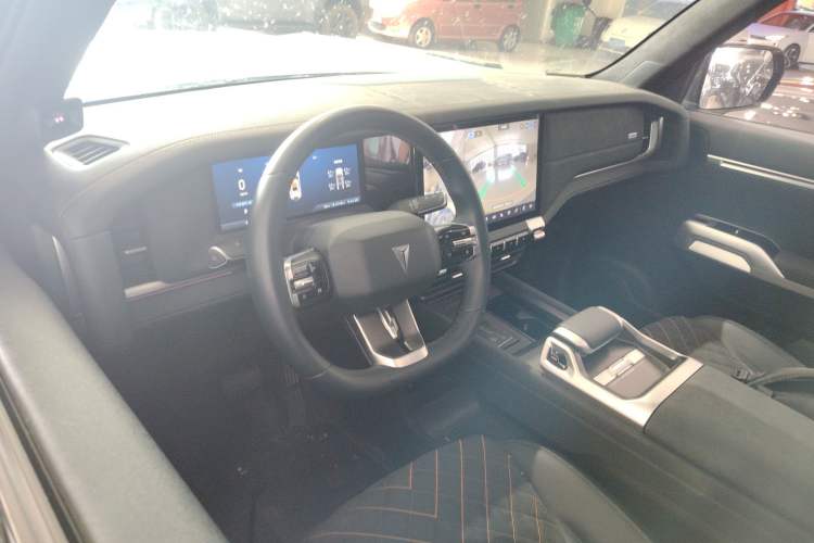 Used Deepal G318 2024 Four-Wheel-Drive Air Suspension Model