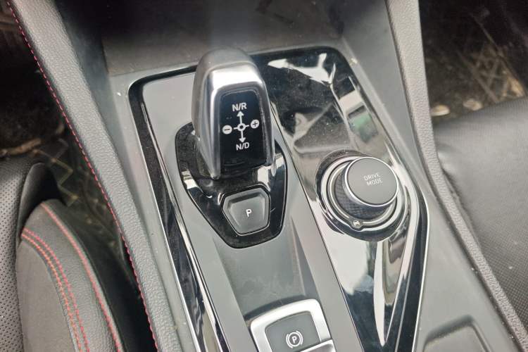 Used Lynk & Co 03 2020 1.5TD DCT JingPro Edition Gear Lever