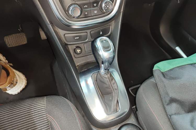 Used Buick Encore 2015 1.4T Automatic Two-Wheel Drive Urban Elite Version Gear Lever