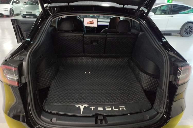 Used Tesla Model Y 2023 Rear-Wheel-Drive Version Trunk
