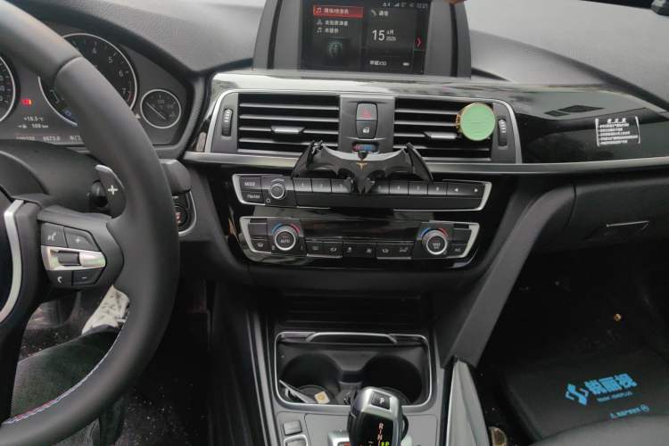 Used BMW 3 Series GT 2017 320i Sport Edition Audio And AC Panel