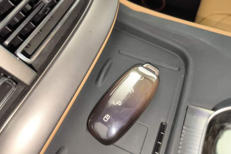 Used Denza D9 2024 DM-i 1050 Luxury Model