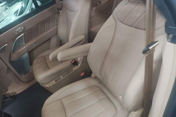 Used ONVO Luxeed L90 2025 Model—Ultra Six-Seater Version Left Rear Seat