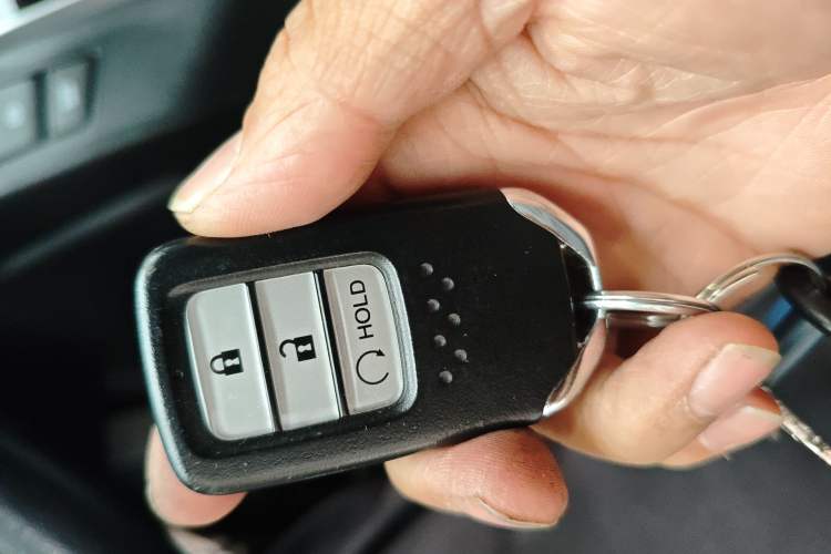 Used Honda CR-V 2017 240TURBO CVT Front-Wheel Drive Fashion Edition
