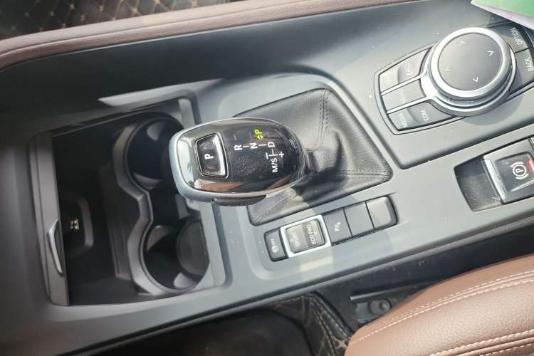 Used BMW X1 2022 sDrive25Li Leading Model Gear Lever