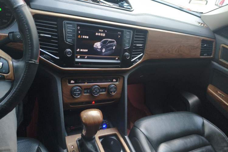 Used Volkswagen Teramont 2017 330TSI Two-Wheel-Drive Luxury Edition Audio And AC Panel