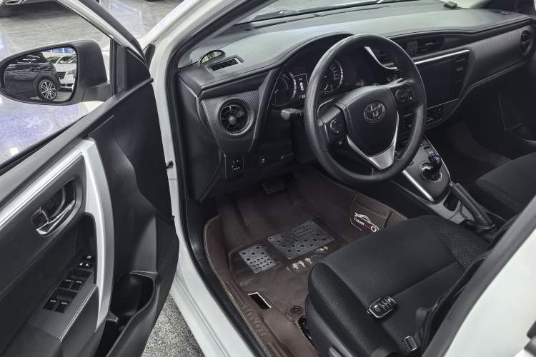 Used Toyota Levin 2017 Revised Dual-Engine 1.8H GS E-CVT Elite Sunroof Version China V Standard
