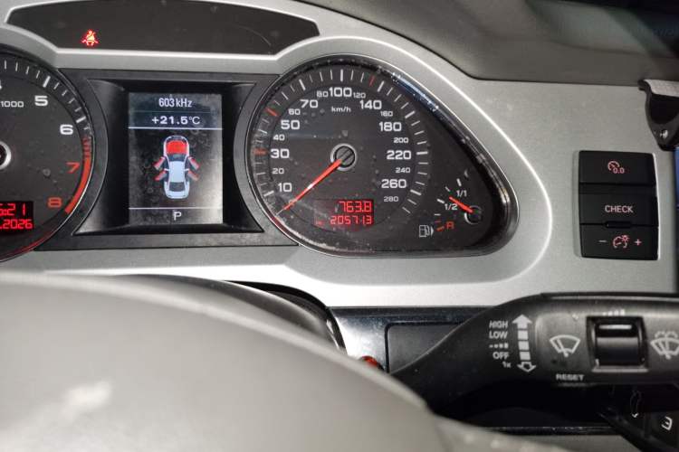 Used Audi A6L 2011 2.0 TFSI automatic Comfort trim Odometer Close Up