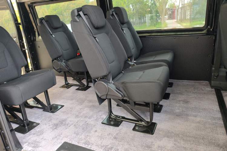 Used JMC Fushun 2023 2.0T Automatic Mid-Range High-Roof Commercial Multi-Purpose 7-Seater Passenger Vehicle