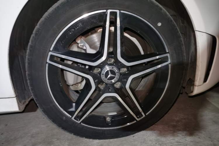 Used Mercedes-Benz C-Class 2021 C 260 L Sport Edition Star Collection Right Front Wheel Hub