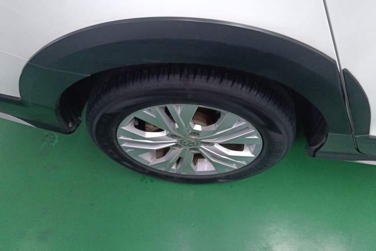 Used Volkswagen C-TREK 2017 230TSI DSG Comfort Version Right Rear Wheel Hub