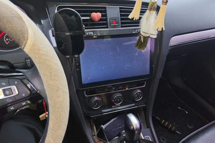 Used Volkswagen Golf 2018 230TSI Automatic Comfort Model Audio And AC Panel