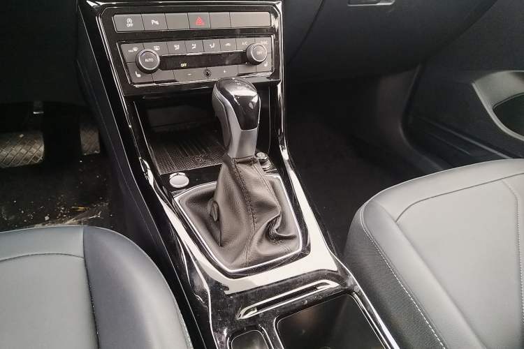 Used Volkswagen Tharu 2025 NewRui 300TSI Prestige Edition
