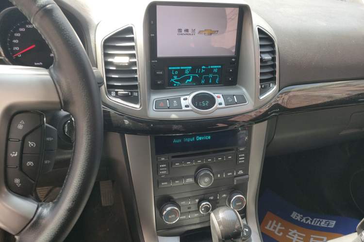 Used Chevrolet Captiva 2017 2.4L 4x4 Flagship Edition 7-Seater Audio And AC Panel
