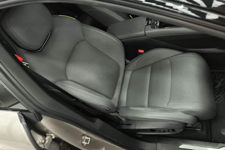 Used Lynk & Co 08 EM-P 2023 120km Long-Range Halo Right Front Seat