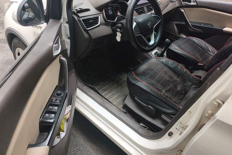 Used Baojun 310W 2017 1.5L Manual Comfort Version China V Driver Seat