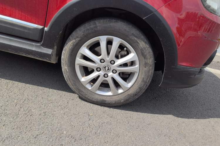 Used Dongfeng Fengon 360 2015 1.5L Manual Luxury 7-Seater China V Emission Standard Right Front Wheel Hub