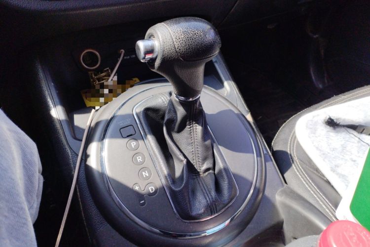 Used Kia Sportage R 2012 2.0L Automatic Two-Wheel Drive GL Trim Gear Lever