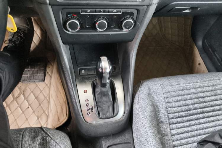 Used Volkswagen Golf 2012 1.4 TSI Automatic Comfort Edition Gear Lever