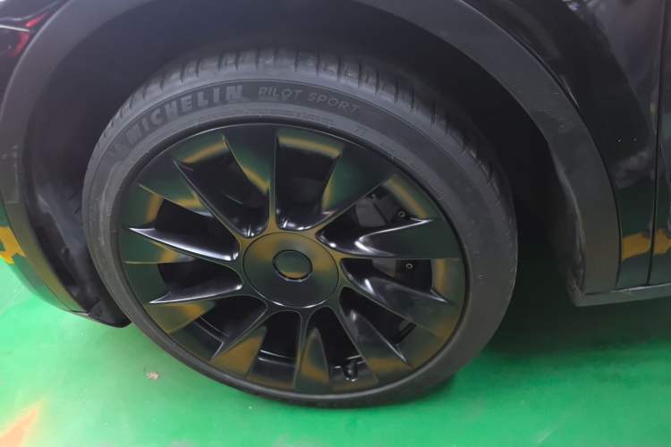 Used Tesla Model Y 2022 Revised Version Rear-Wheel Drive Left Front Wheel Hub