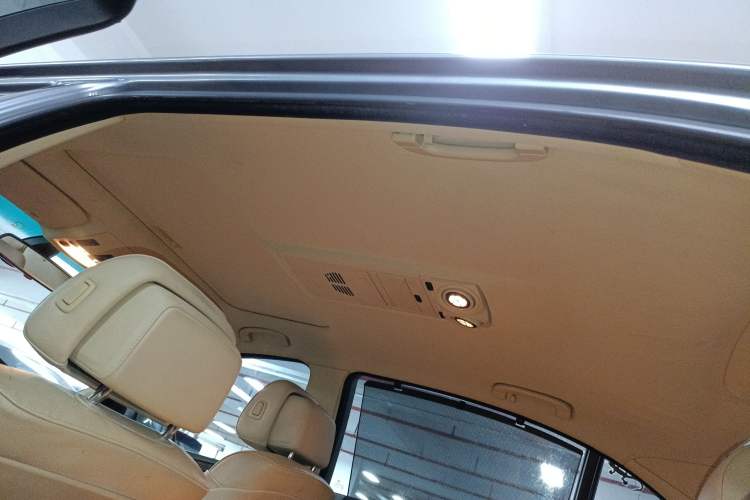 Used BMW 5 Series 2010 523Li Luxury Model Headliner