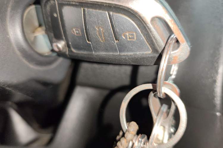 Used Jeep Compass 2013 2.0L two-wheel drive sport version
