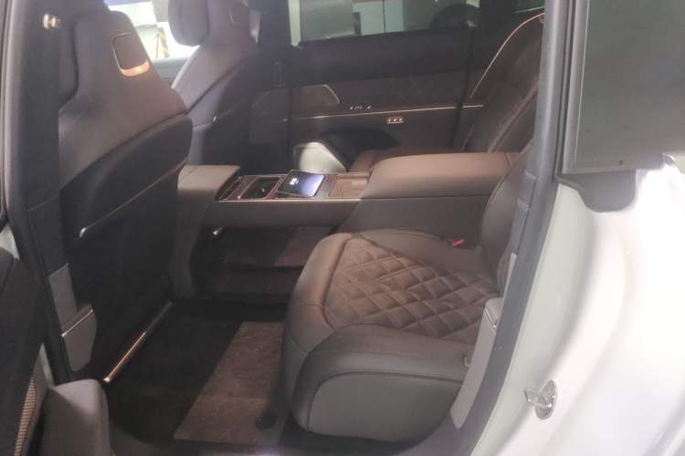 Used Nio ET9 2025 100 kWh Left Rear Seat