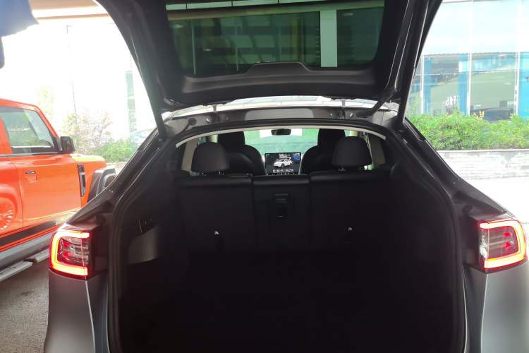 Used Tesla Model Y 2024 Rear-Wheel-Drive Version